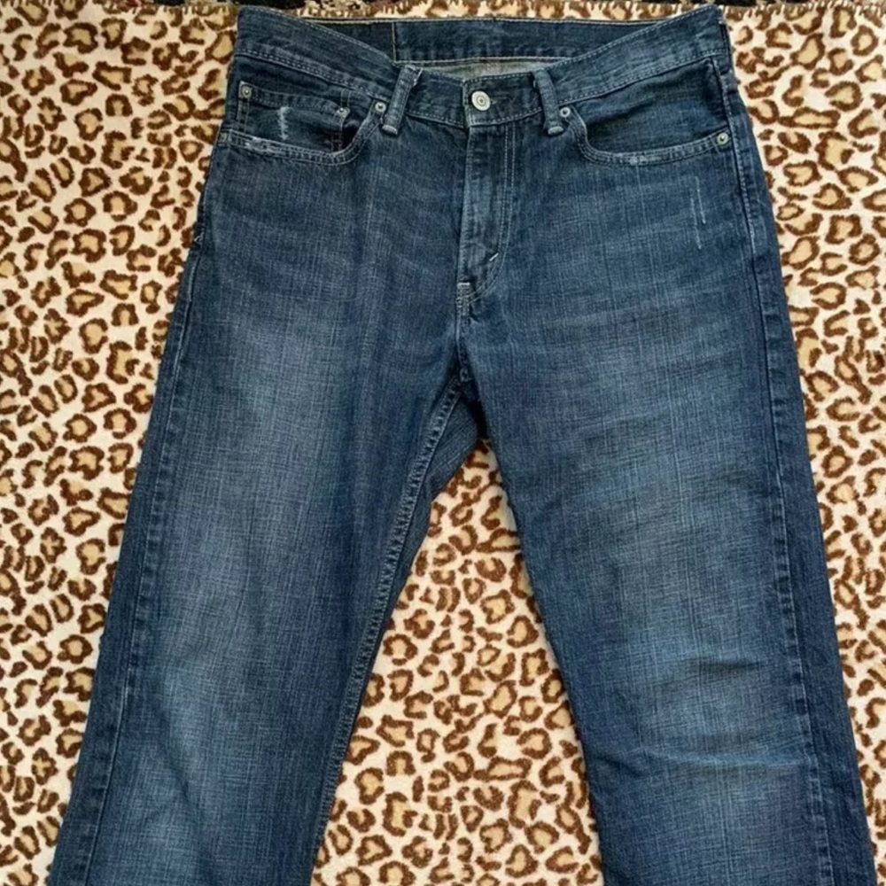 Men’s Levi’s 514 Medium Dark Wash Distressed Blue Jeans size 32x34